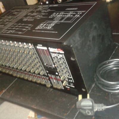 Roland M-16 16-Channel Line Mixer Used need work with first input channel bad signal red always image 3