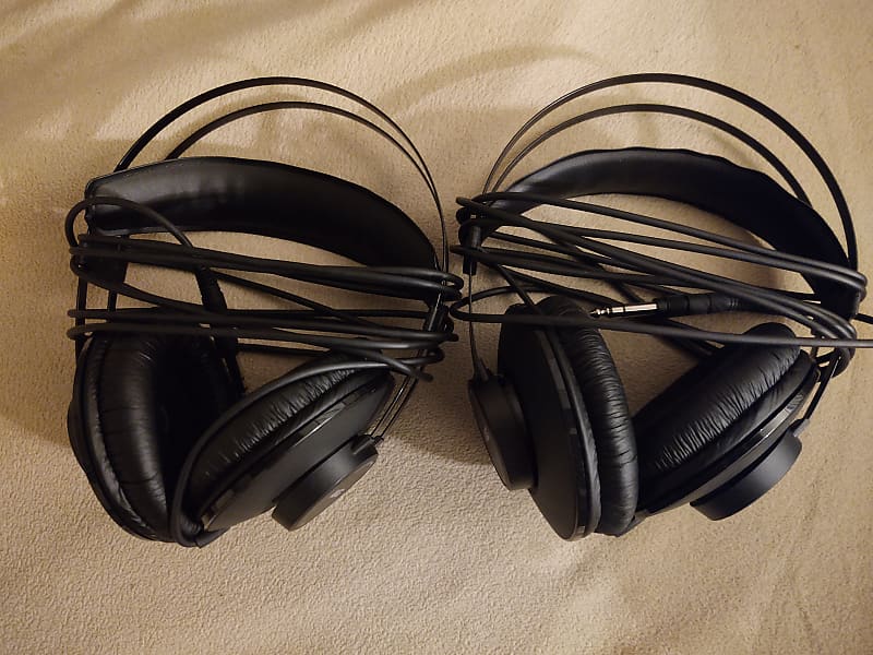 akg K52 Closed-back headphones