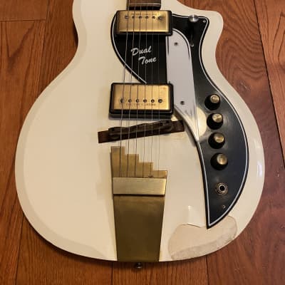 Supro Dual Tone 1958 Off White with Amplifier image 7