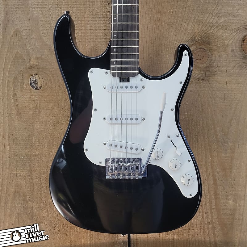 Washburn Lyon S-Style Electric Guitar Black w/ Bag Used