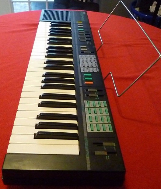 YAMAHA PSR-12 電子キーボード Yamaha PSR-12 Keyboard Review and Song (YM3812 Synth Chip