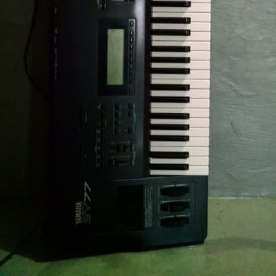 Yamaha SY77 (Working)