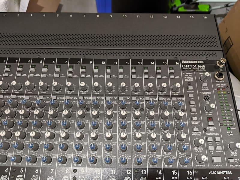 Mackie Onyx 1640 16-Channel Analog Mixer