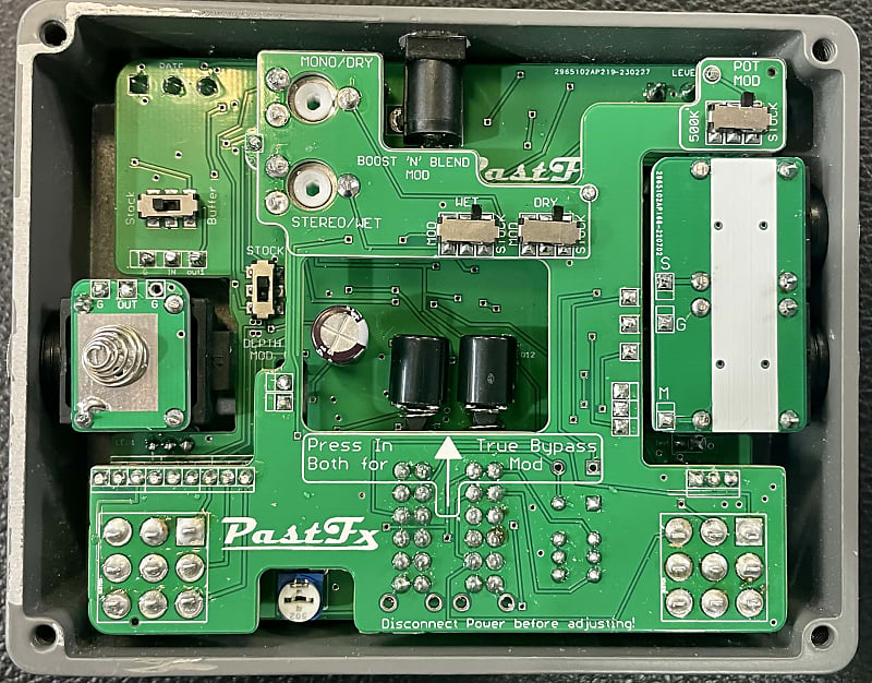 PastFx Chorus Ensemble Deluxe + Switchable True Bypass Mod
