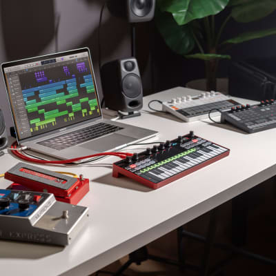 IK Multimedia UNO Synth Pro Desktop 32-Key analog synthesizer - with free travel bag via rebate image 8