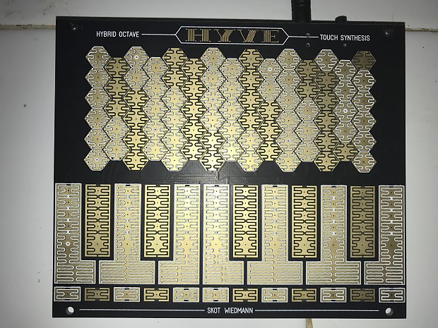 HYVE Synthesizer 2016 Black image 1