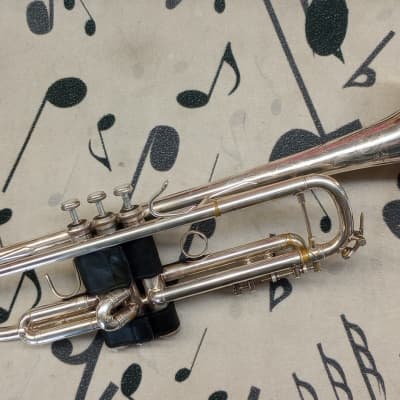 Bach 43 H Stradivarius Professional Model Bb Trumpet - Silver-Plated image 2
