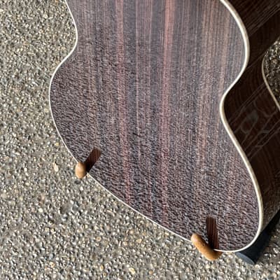 Larrivée OM-09 with Indian Rosewood Back and Sides and Sitka Spruce Top image 6