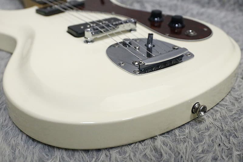 Aria Pro II Diamond series DM-01 Mosrite style P90 type