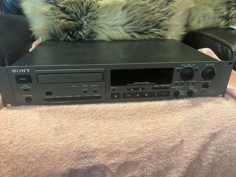 Sony CDRW33 February 2001 Reverb
