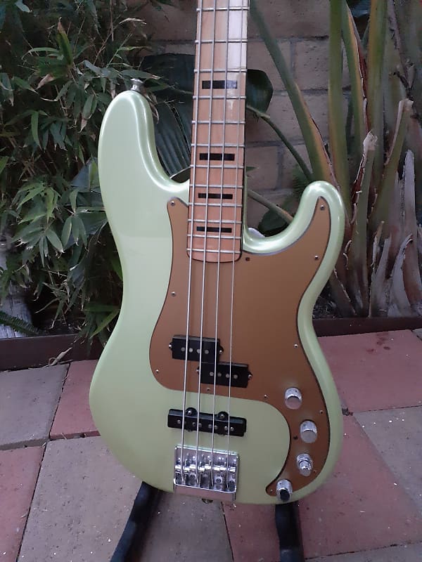 Fender Deluxe Active Precision Bass Special Reverb