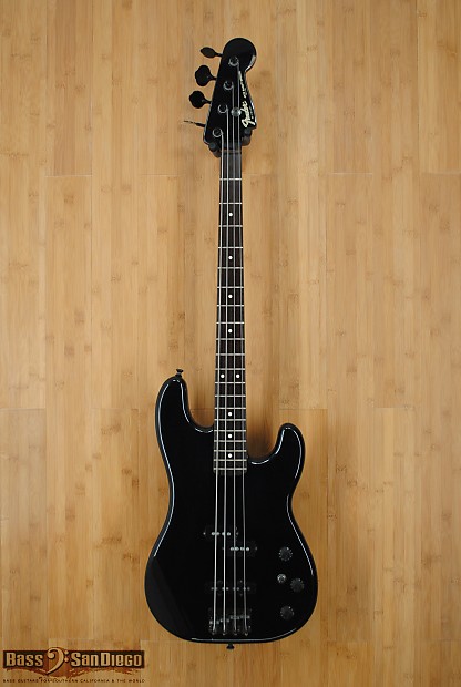 Fender jazz bass all black hotsell