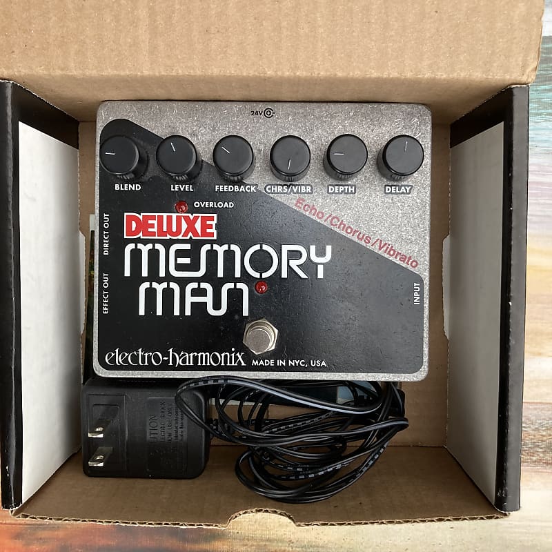 Electro-Harmonix Deluxe with box and power supply Memory Man 550Ms Analog  Delay / Chorus / Vibrato 2008 - Present - Black / Silver electric guitar 