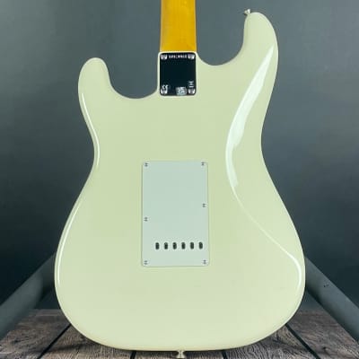Fender American Vintage II 1961 Stratocaster, Rosewood Fingerboard- Olympic White (V2318950) image 14