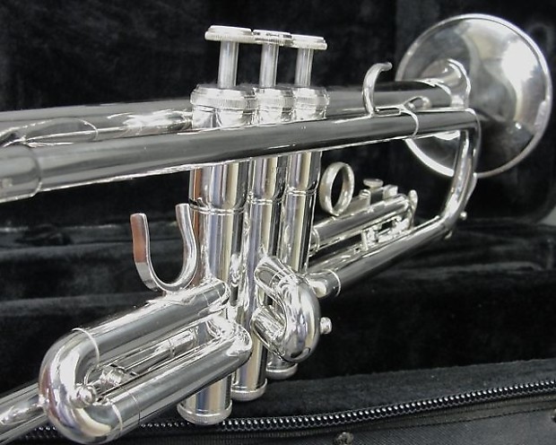 Excellent Yamaha YTR-2320S Silver Trumpet