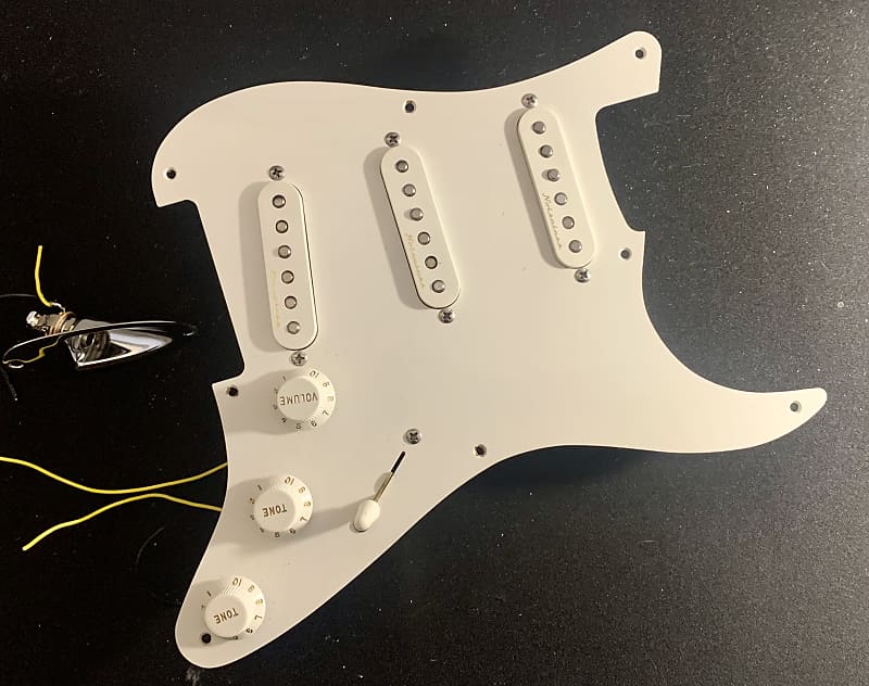 Loaded Pickguard! Fender Hot Noiseless Stratocaster Strat Pickup Set - White image 1