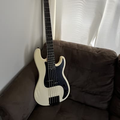 Schecter P-5 Ivy 5 String Bass image 3