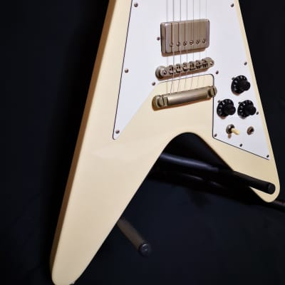 Burny RFV-75 Flying V 1980s White W/ Hardcase Made in Japan Burny RFV-75 Flying V 1980s White W/ Hardcase Made in Japan