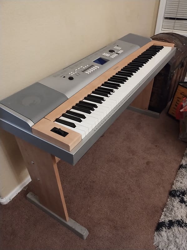 Yamaha DGX-620 2010s - Silver/standard | Reverb
