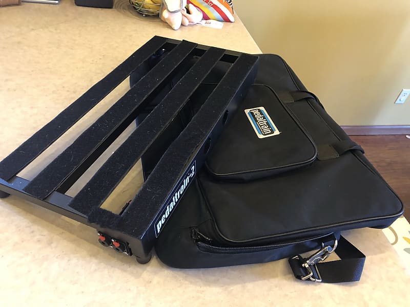 Pedaltrain 2 HC Pedalboard with ATA Case | zZounds