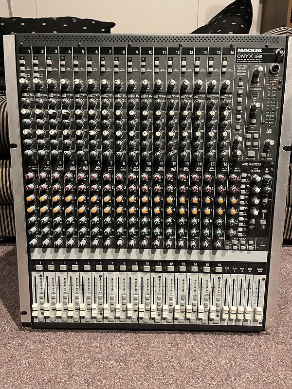 Mackie Onyx 1640 16-Channel Analog Mixer | Reverb