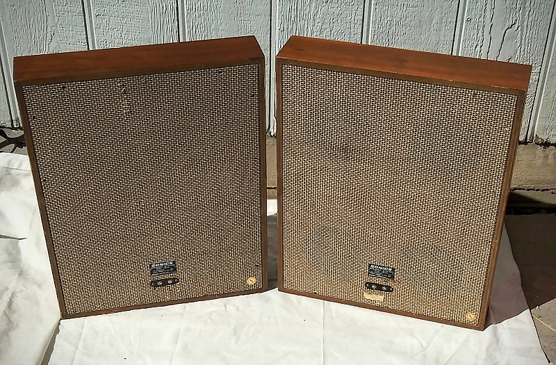 Pair of Vintage Sonics AS-61, 2 way 5 Speakers System By Pioneer Tested -  Walnut