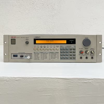 Akai S950 MIDI Digital Sampler 1988 - White w/ Gotex Drive