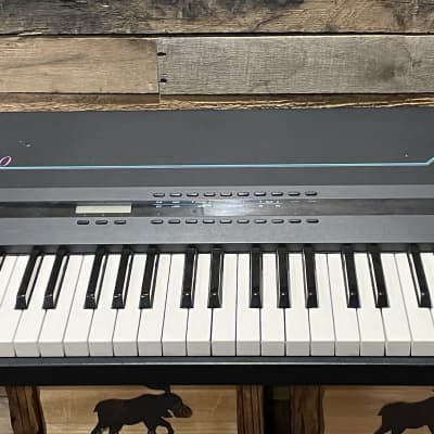 Kurzweil K1000 Digital Keyboard Synthesizer, 76 Weighted Keys