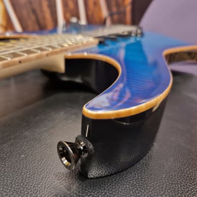 Ibanez RG8560-SPB j. custom Series E-Guitar 6 String - Sapphire Blue + Hardcase image 4