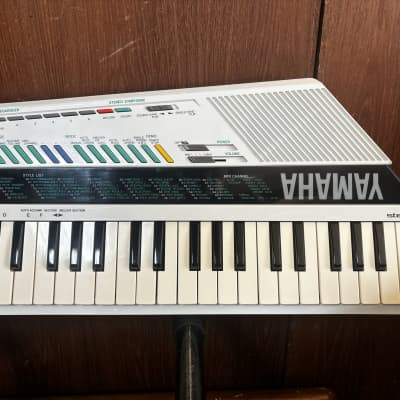 YAMAHA SHS-200 FM Digital Keyboard with MIDI Keytar w/ bag image 3