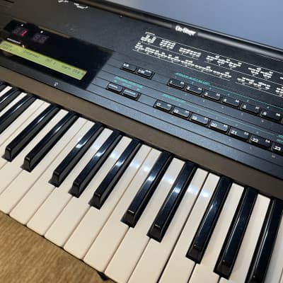 Yamaha DX7IIFD 61-Key 16-Voice Digital Synthesizer with Floppy 