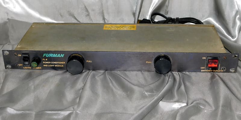 Furman PL-8 power conditioner center  			