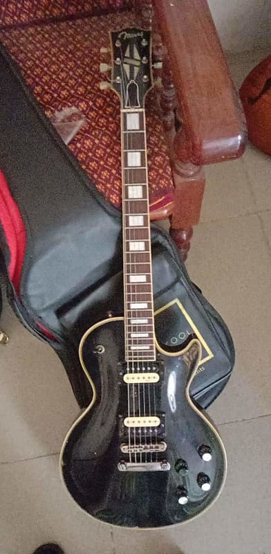 Mavis by Tokai Custom Les Paul 1985 - Black