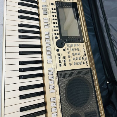 Yamaha PSR-A3000 61-Key Arranger Workstation 2015 - Present - Gold