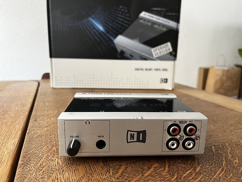 Native Instruments Traktor Audio 6 | Reverb