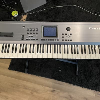 Roland Fantom FA-76 76-Key Music Workstation 2002 - 2003 - Silver