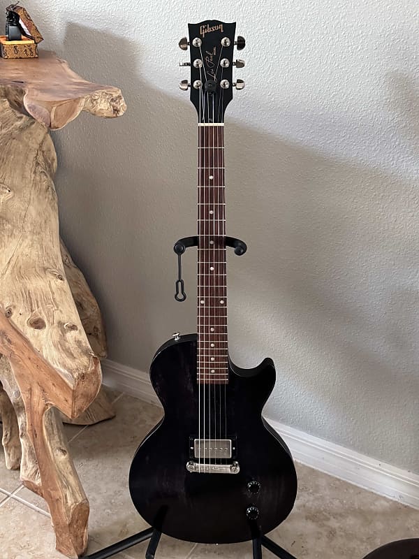 Gibson Les Paul CM Black (2016) - Guitar Compare