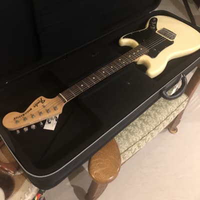 Vintage Fender Musicmaster 1978 White Excellent Condition image 5