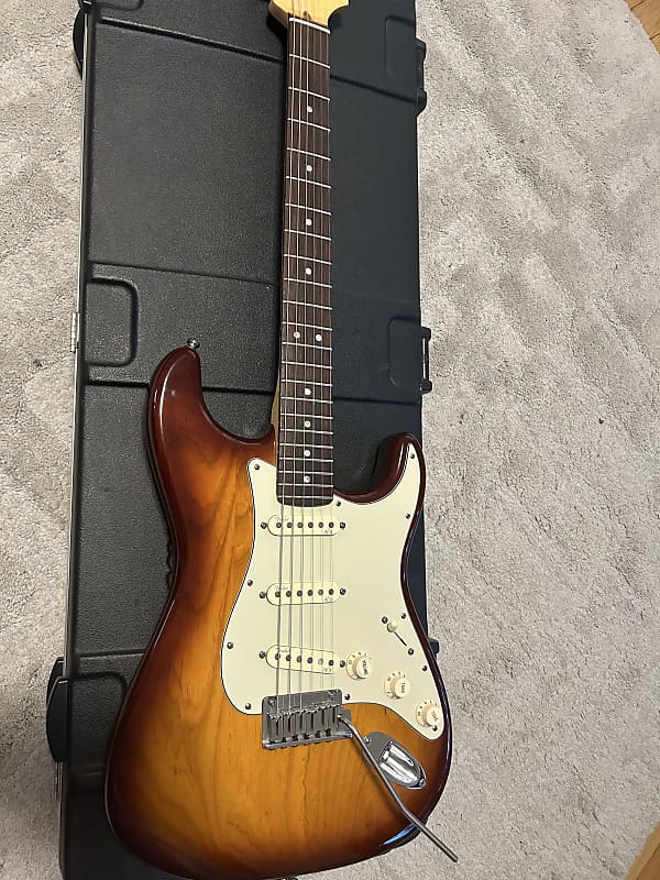 Fender American Deluxe Stratocaster Ash with Rosewood Fretboard 2011 - 2016 - Tobacco Sunburst image 1