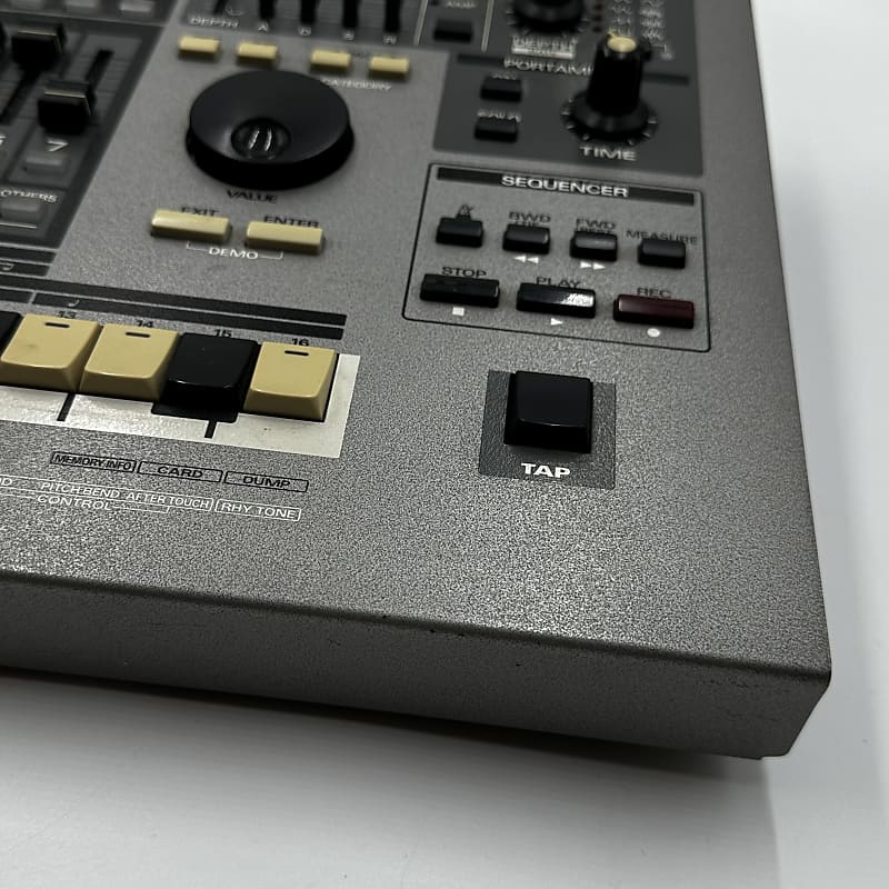 新作本物保証Roland MC-505／Groove BOX 配信機器・PA機器・レコーディング機器