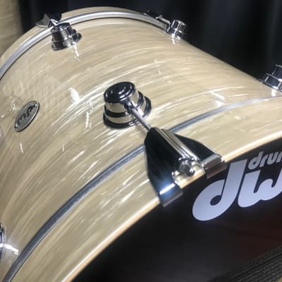 DW Drums Collector's Series Drum Workshop Pure Maple 333 Creme Oyster 3pc kit image 6