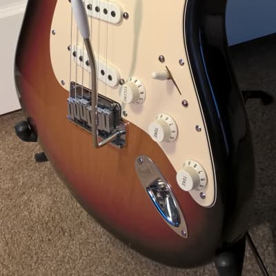 2004 Fender American Standard Stratocaster -- 3-Color Sunburst; Rosewood Fretboard image 5