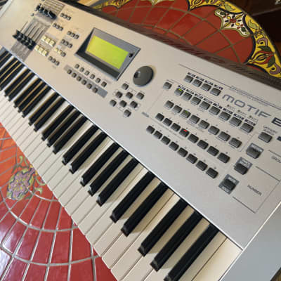 Yamaha Motif ES 6 Production Synthesizer 2000s - Gray