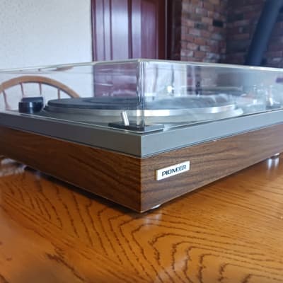 Damn Near Mint Pioneer Pl-115D Made in Japan 🇯🇵 that has a plinth with a Walnut Finish, Beautiful Unit! image 6