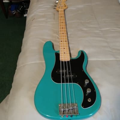 Short Scale P Bass - Teal image 9