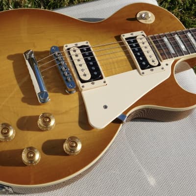 Gibson Les Paul Classic 2022 Honey Burst image 1