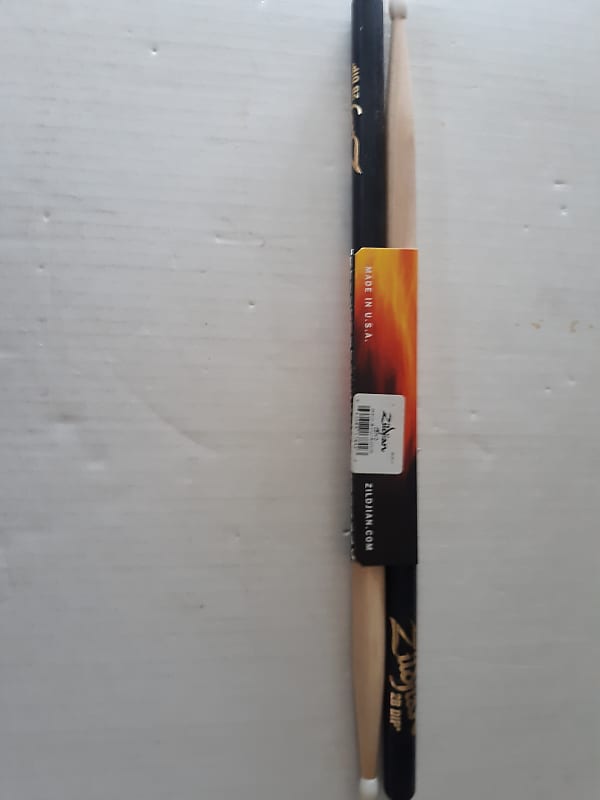 Zildjian 2B Hickory Drumsticks with Oval Nylon Tips (16", Black DIP, 1 Pair) image 1