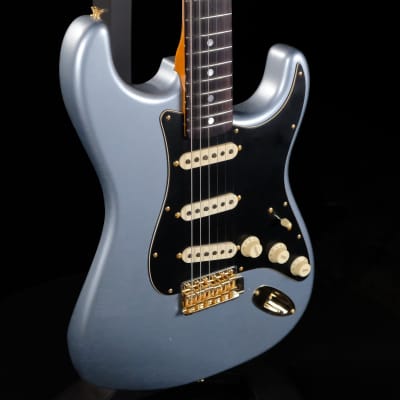 Fender Limited Edition 1965 Dual-Mag Stratocaster Journeyman Relic with Closet Classic Hardware - Blue Ice Metallic image 3