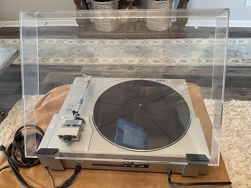 Yamaha P-550 Vintage Turntable - Silver - Sold As Is