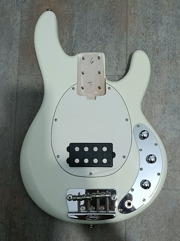 Sterling StingRay Short Scale Bass "BODY" Reverb